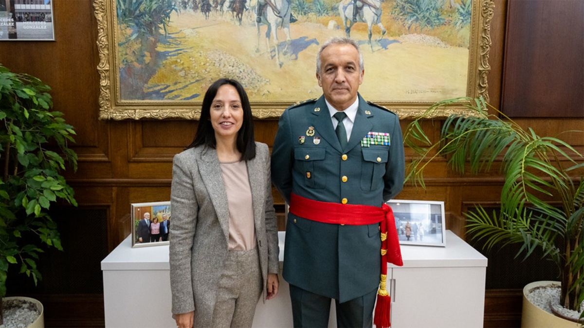 Leonardo Sánchez Peláez, el Jefe del Estado Mayor que firmó la información reservada y la directora de la Guardia Civil, Mercedes González