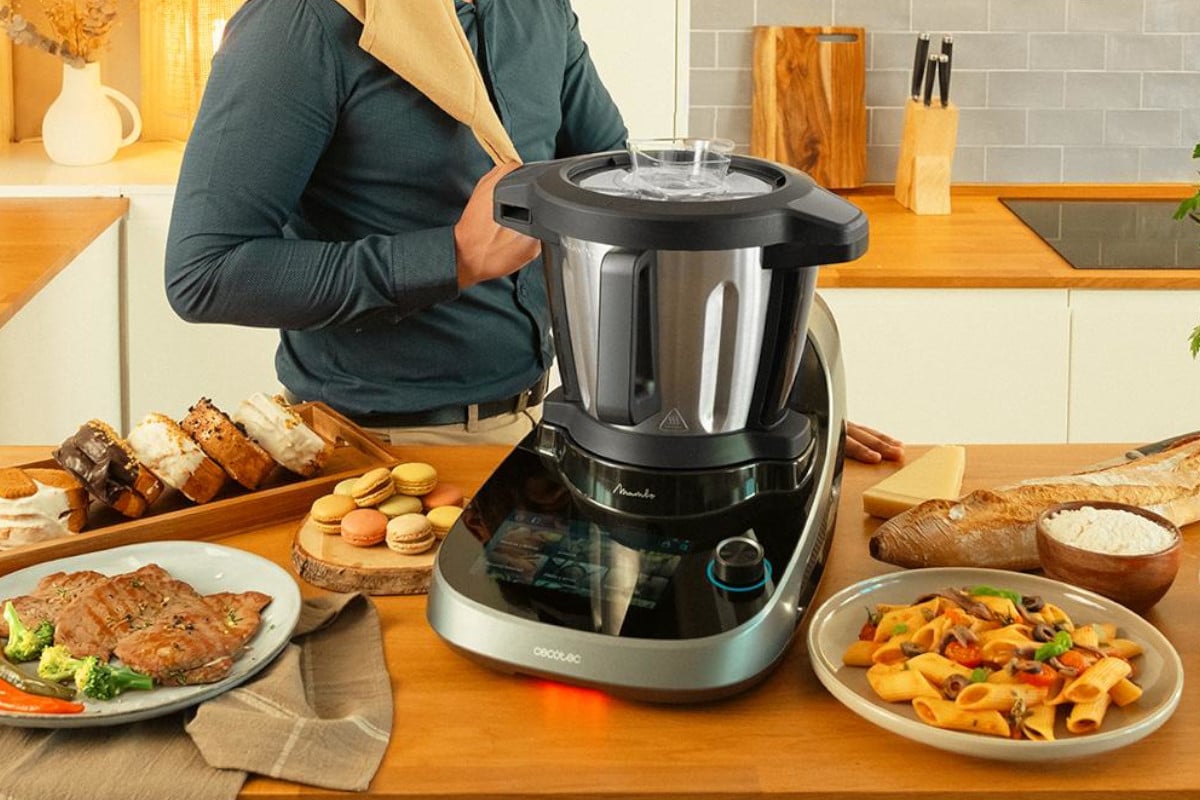 El robot de cocina definitivo dispensa los ingredientes automáticamente, es de Cecotec y está rebajado 100 € ahora mismo