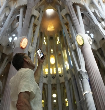 El papa se 'rinde' ante el genio divino de Gaudí: estas son [...]