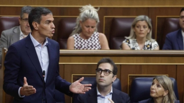 Sánchez evita la defensa explícita de Zapatero ante un Feijóo que le llama "cobarde" y "no demócrata"
