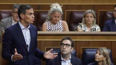 Sánchez evita la defensa explícita de Zapatero ante un Feijóo que le llama "cobarde" y "no demócrata"