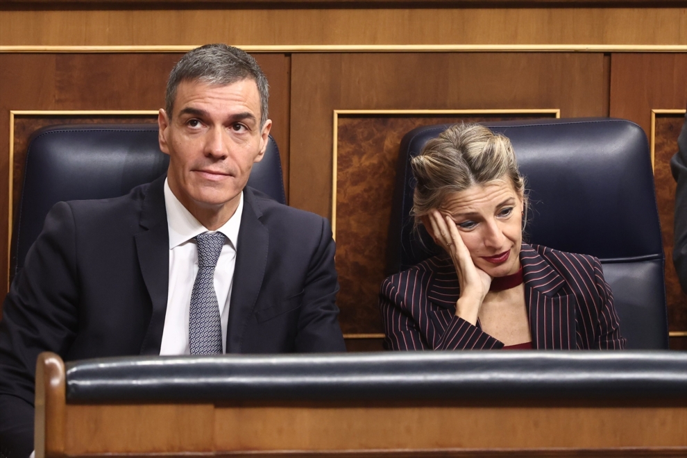 El presidente del Gobierno, Pedro Sánchez, y la vicepresidenta segunda y ministra de Trabajo y Economía Social, Yolanda Díaz, en una sesión de control en el Congreso