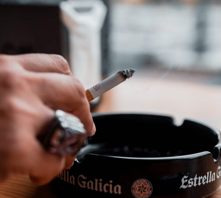 ¿Han dejado de fumar los españoles? El consumo de cigarrillos cae casi un 40% desde la pandemia