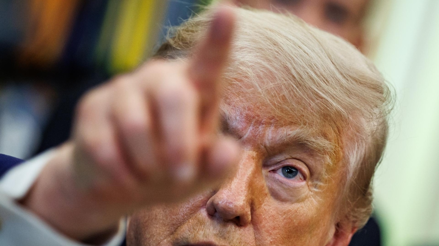 Trump amenaza con represalias a Irán tras derribar un helicó