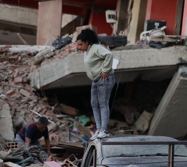 Muere Alazne Solabarrieta en el terremoto, nieta de un exalcalde de Ondarroa exiliado