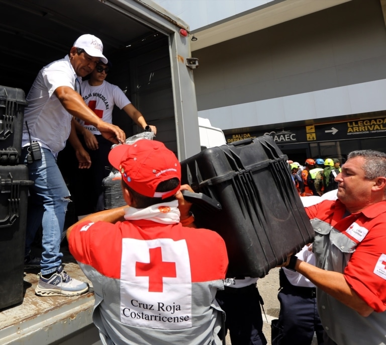 Exteriores eleva a 18 los muertos españoles en los terremotos, con 144 desaparecidos