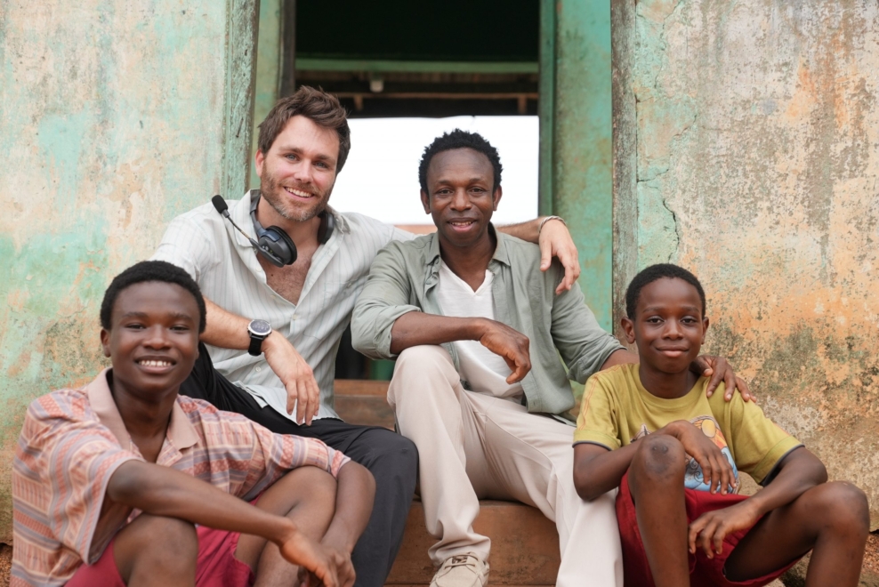 El director Dani Sancho junto a Victor Sey, Benjamin Kakraba y el propio Ousman Umar