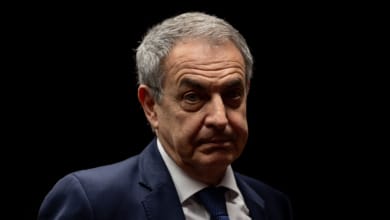 "Se le acabaron los negocios": el PP apunta a la retirada del pasaporte diplomático a Zapatero