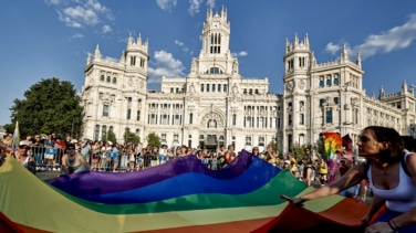 El Orgullo 2026 de Madrid reúne a una multitudinaria marea arcoíris para clamar "disidencia y resistencia"
