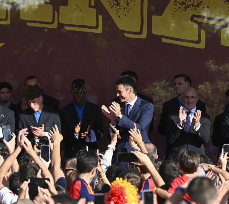 Sánchez, a la selección: "¿Por qué no soñar con ganar el Mundial 2030 en España? No hay dos sin tres"