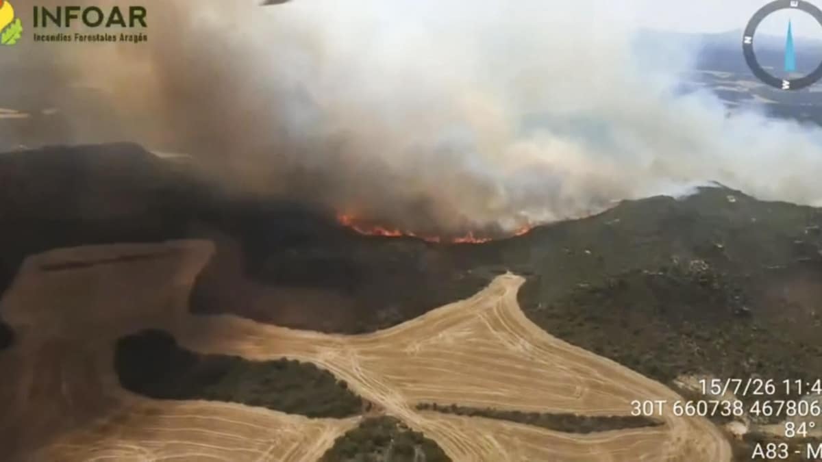 Evacuadas tres localidades por un incendio con «gran potencial de crecimiento y destrucción» en Zaragoza
