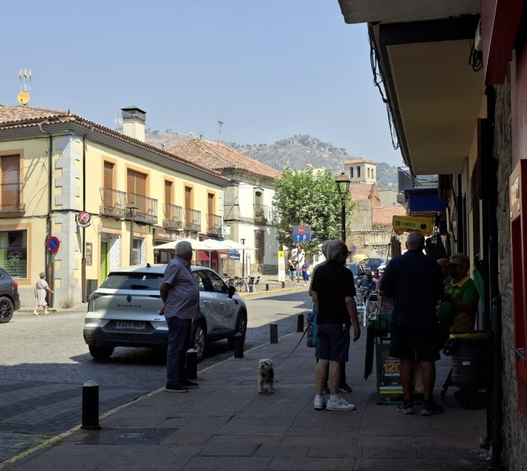 La ira de los vecinos de Cebreros ante la ferocidad del fuego: "Nos han abandonado"