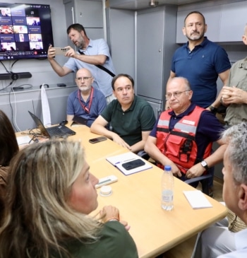 La Generalitat levanta la evacuación en seis municipios afectados por el incendio [...]