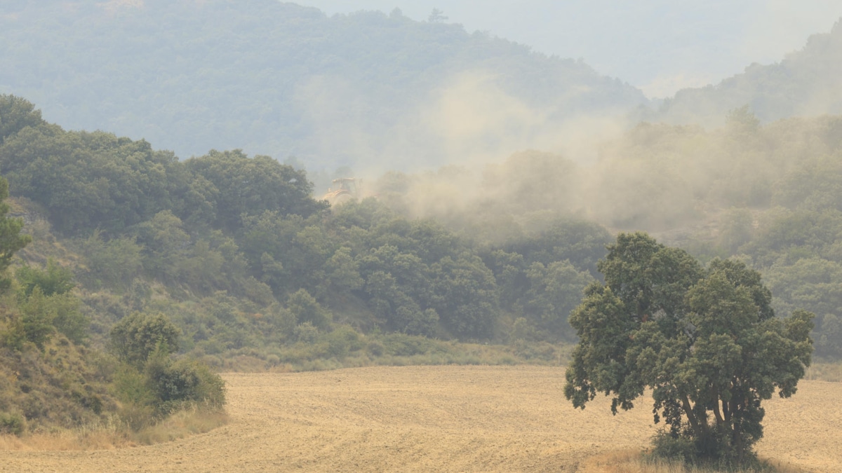 El incendio de Orés mantiene varios frentes activos tras arrasar unas 14.000 hectáreas