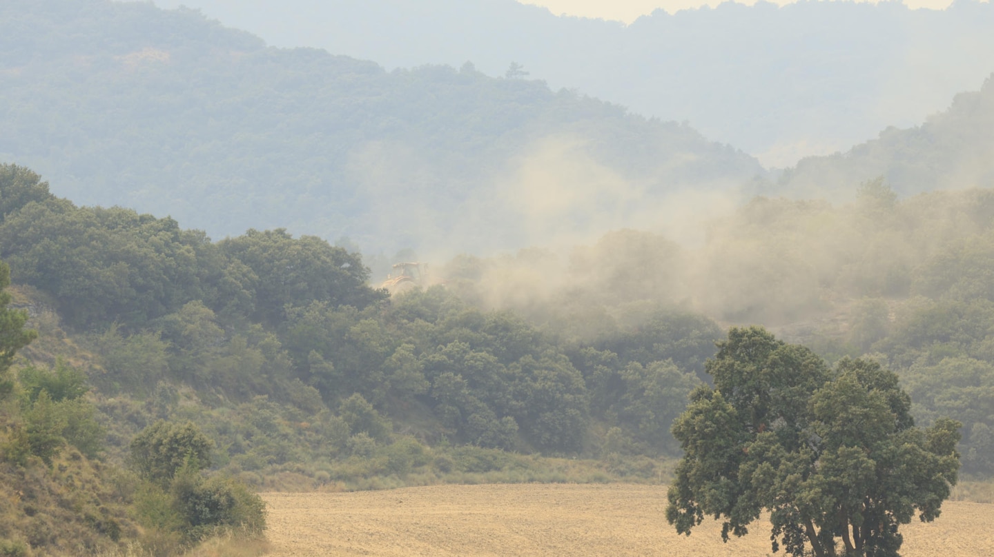 El incendio de Orés mantiene varios frentes activos tras arrasar unas 14.000 hectáreas