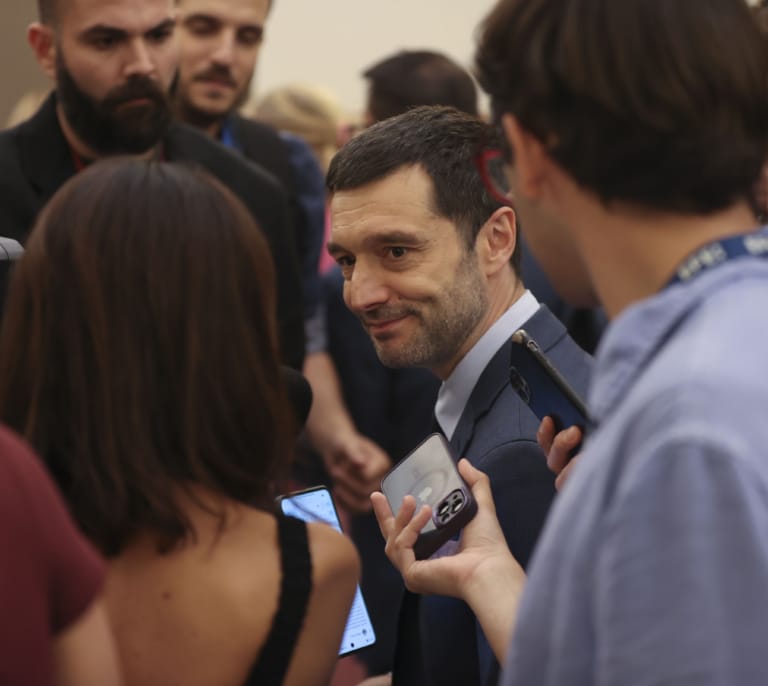 Las pegas adelantadas por los socios amenazan con hacer descarrilar el decreto ley de vivienda de PSOE y Sumar
