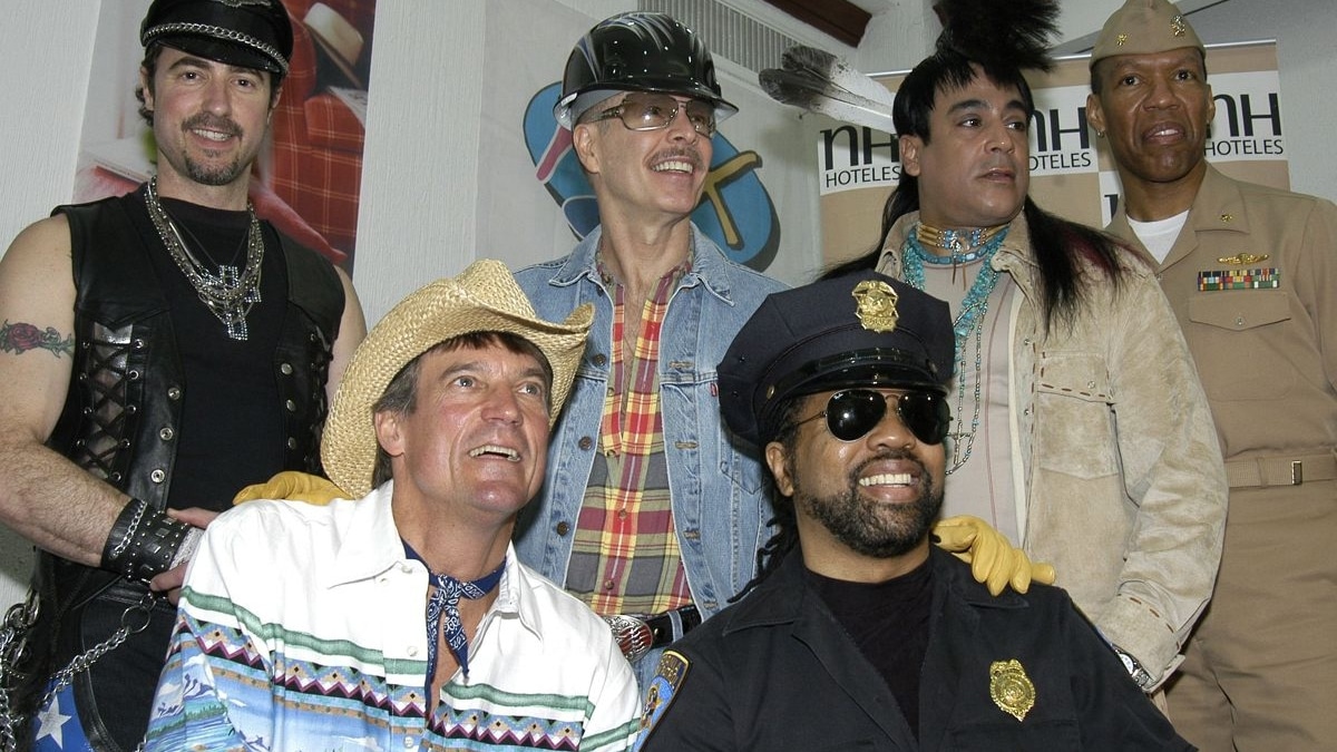 Imagen de Village People, con Victor Willis (el policía) en primer plano