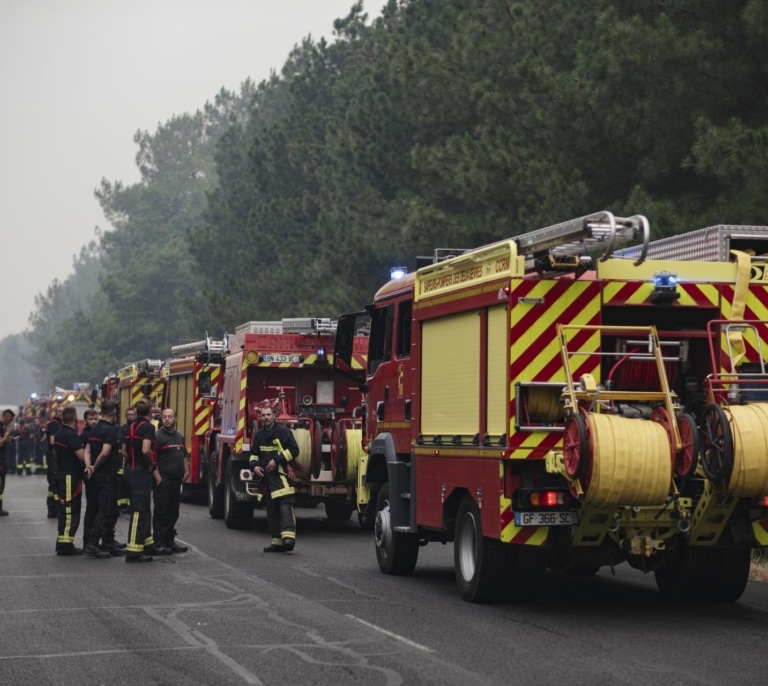 Los incendios en Francia obligan a evacuar a 220.000 personas tras arrasar 42.000 hectáreas en el entorno de Burdeos