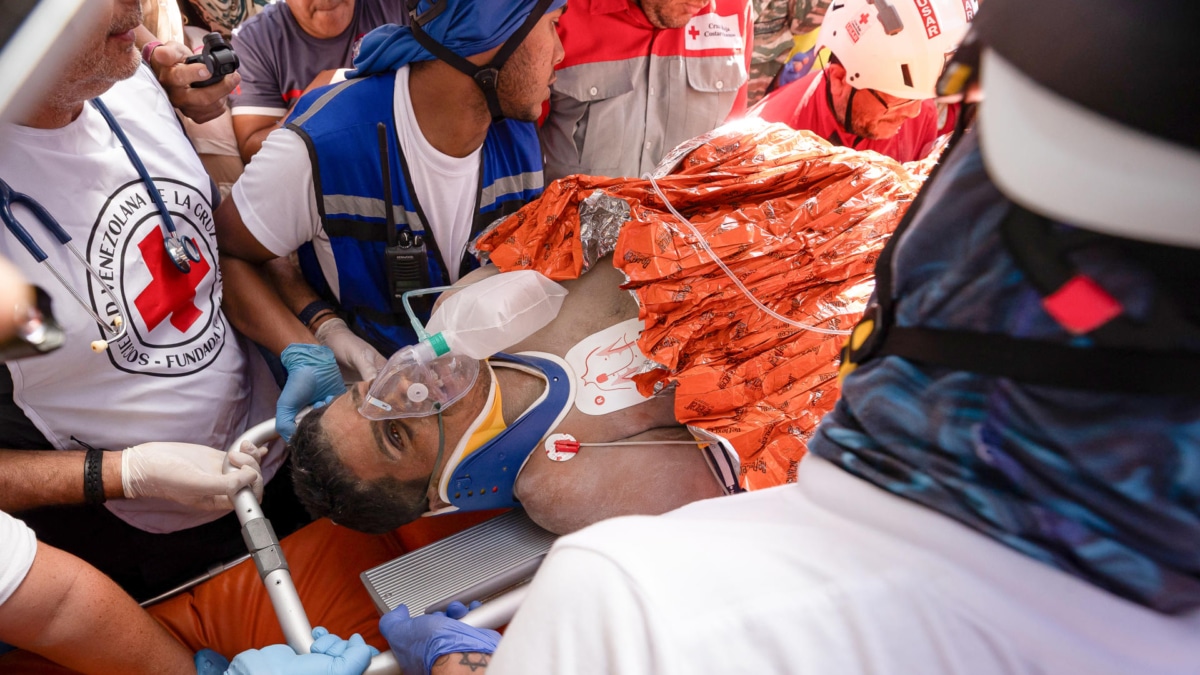 Rescate de supervivientes en Venezuela.