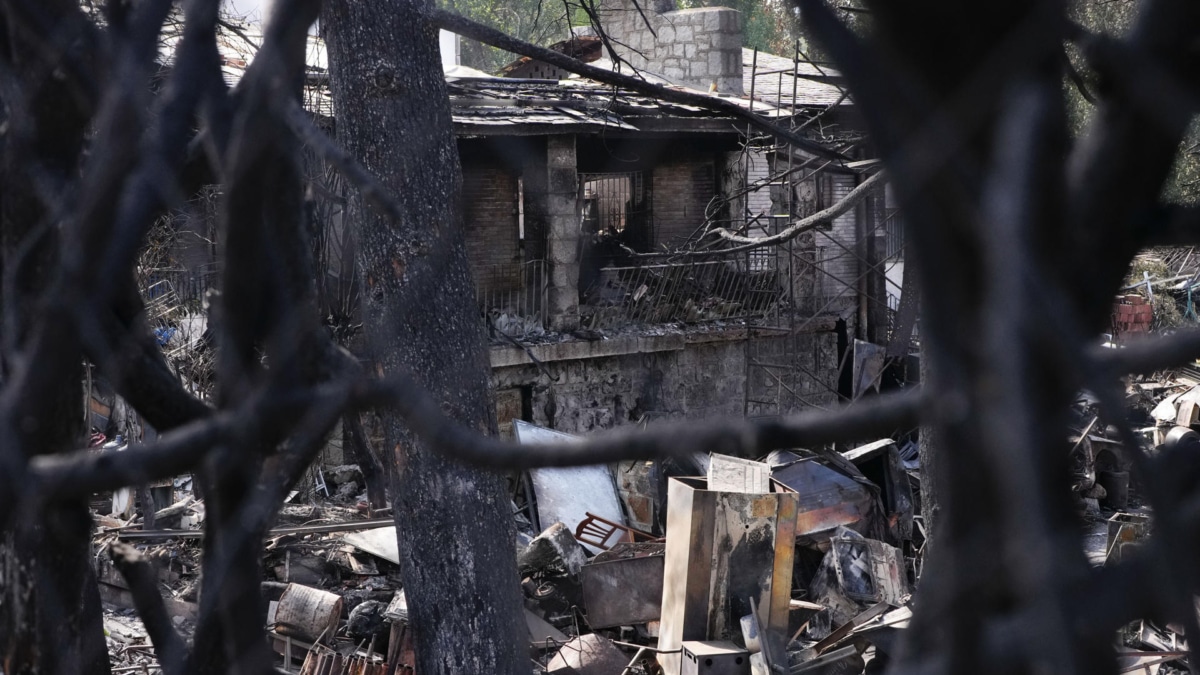 La destrucción e Pelayos de la Presa tras el paso del incendio