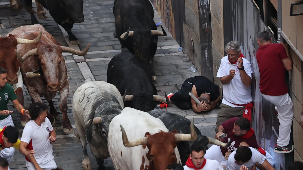 Segundo encierro de San Fermín con los toros de Cebada Gago.