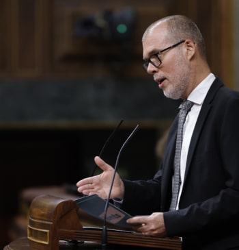 Junts vuelve a sumarse a PP y Vox y tumba al Gobierno [...]