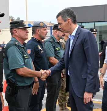 Feijóo replica a Sánchez que la integridad de Ceuta "no se asegura [...]