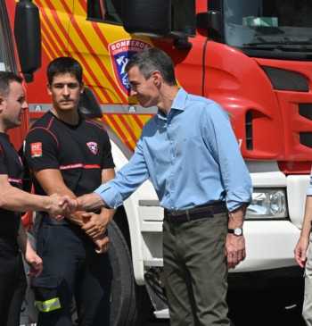 Gobierno y Junta elogian la "cooperación" y "unidad" frente al incendio de [...]