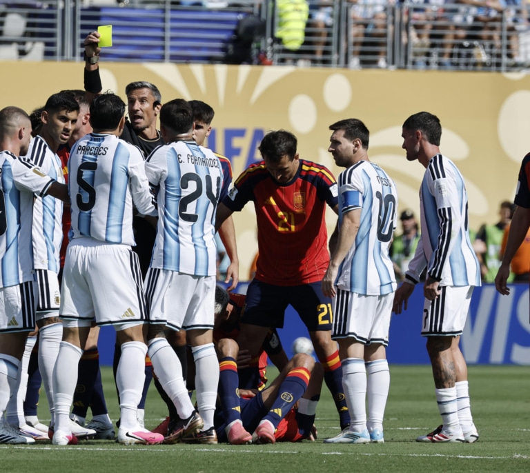 Si nuestra política fuera fútbol seríamos Argentina