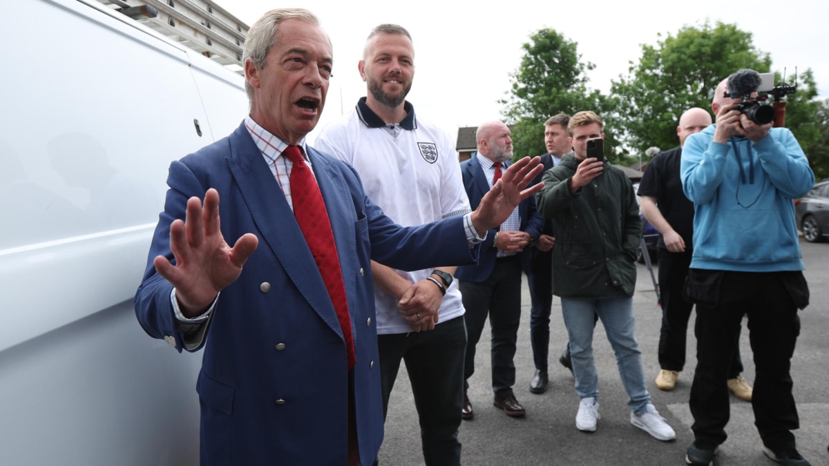 El británico Nigel Farage dimite como diputado para buscar la reelección tras los escándalos de financiación