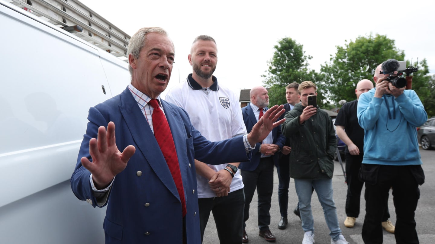 El británico Nigel Farage dimite como diputado para buscar la reelección tras los escándalos de financiación