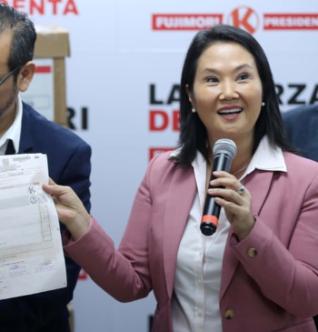 Keiko Fujimori, nueva presidenta electa de Perú con el 50,135 % de [...]