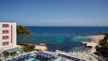 Stoneweg y Bain Capital venden el hotel Mongibello Ibiza al Grupo Ramat e inversores privados