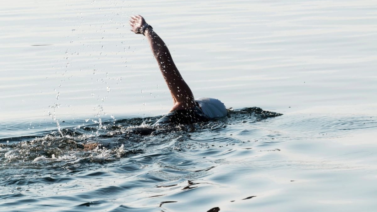 Administraciones, entidades deportivas y empresas impulsan programas de aprendizaje de la natación para prevenir ahogamientos