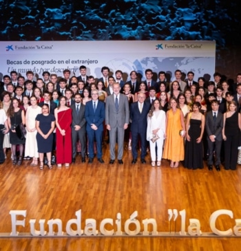 Pasaporte a la excelencia: el rey Felipe entrega las becas de posgrado [...]