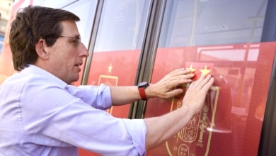 Madrid se viste de gala: Almeida coloca la segunda estrella al autobús de la EMT tras la histórica victoria en Nueva York