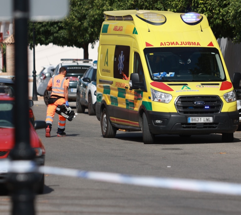 Fallece una mujer en Algeciras al engancharse en la moto la bandera de Marruecos que llevaba al cuello