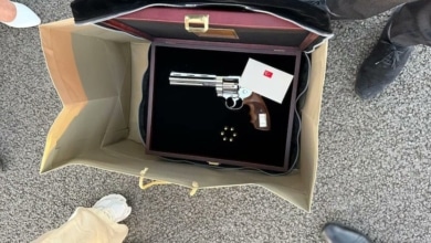 Un revólver personalizado: el regalo que Sánchez y el resto de líderes recibieron de Erdogan
