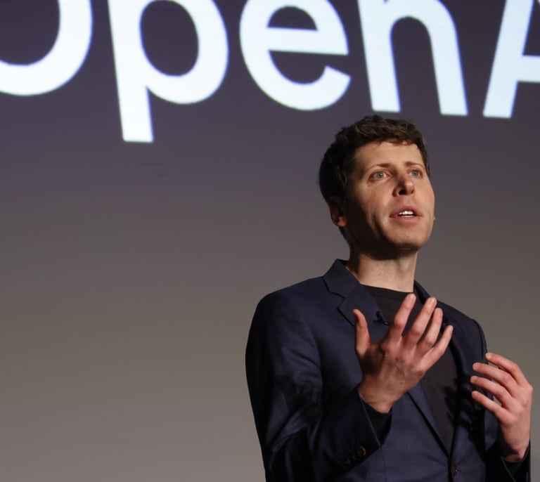 La película que Sam Altman no quiere que veas llegará finalmente a los cines: "Es 'La red social' de la era de la IA"