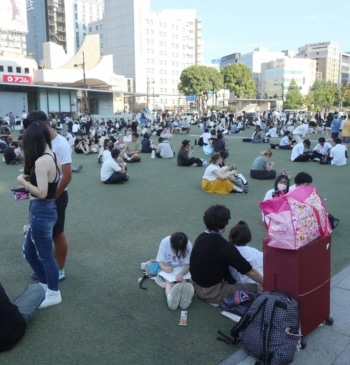 El terremoto de Japón deja un fallecido, 80 heridos y una treintena [...]