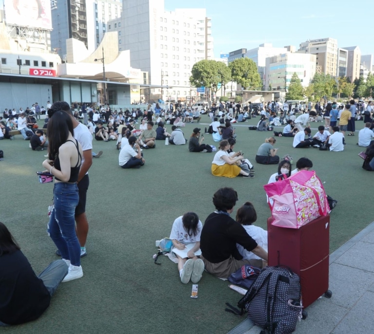 El terremoto de Japón deja un fallecido, 80 heridos y una treintena de atrapados al derrumbarse un centro comercial