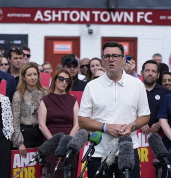 Burnham hereda la casa en llamas