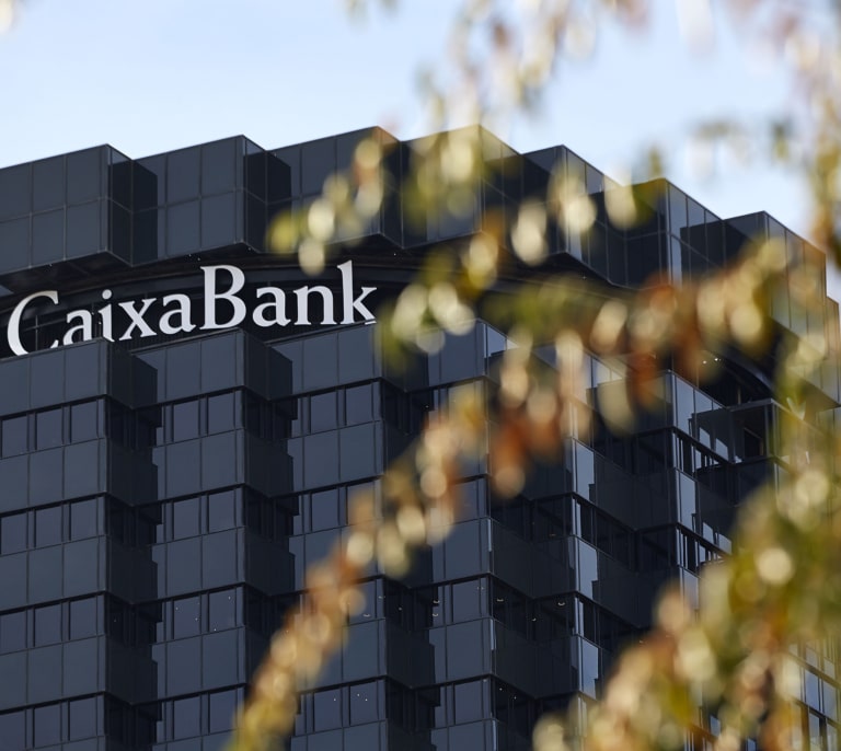 CaixaBank gana un 8,5% más en el primer semestre, hasta los 3.203 millones