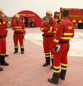 El avance del fuego obliga a desmantelar y trasladar el puesto de [...]
