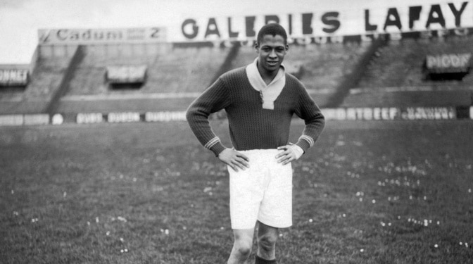 Señor Rajoy, el primer futbolista negro y francés debutó con Francia hace 95 años