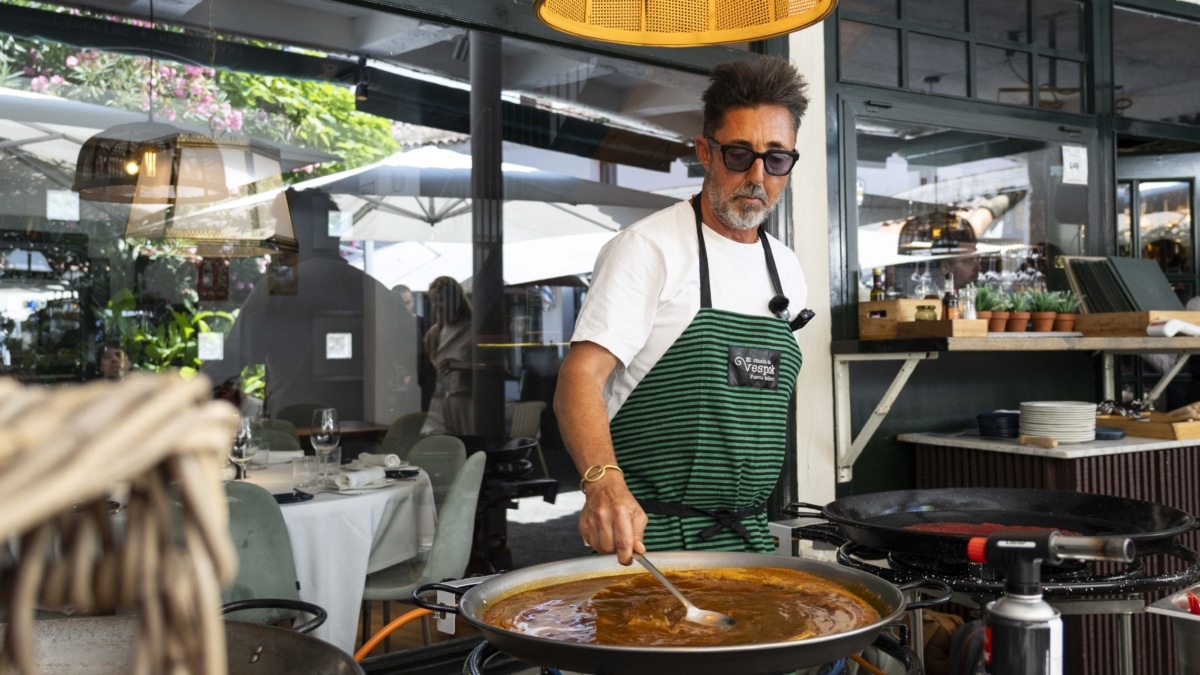Los grandes mitos de la paella, según un maestro arrocero
