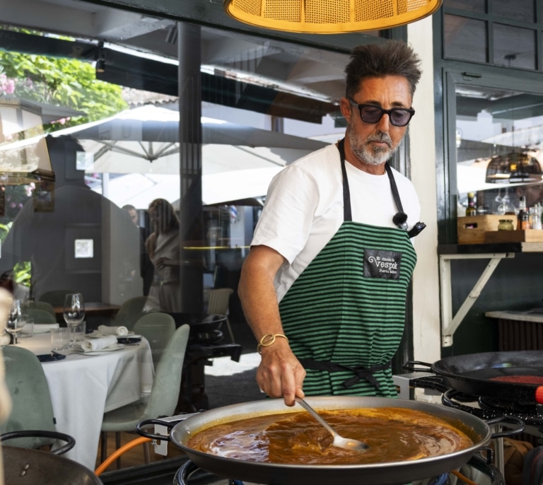 Los grandes mitos de la paella, según un maestro arrocero: "Se ha hecho así toda la vida, pero ya no tiene sentido"