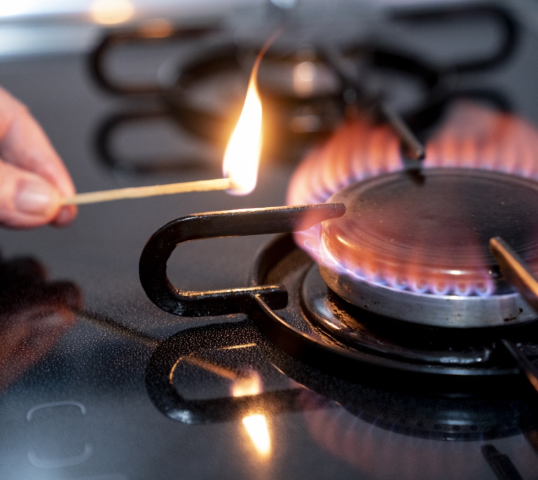 El fin de las ayudas dispara desde hoy un 21% la tarifa de gas de último recurso (TUR)
