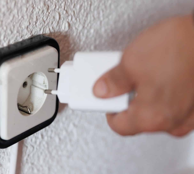 Los aparatos y electrodomésticos que debes desenchufar cuando te vayas de vacaciones