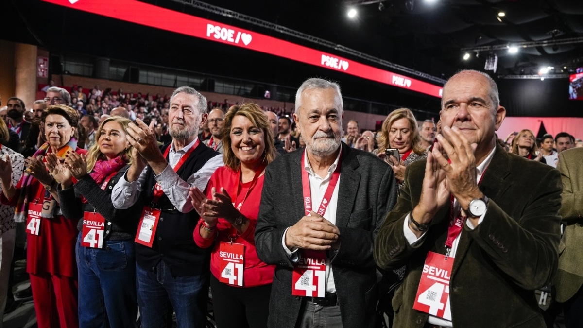 Los expresidentes de la Junta de Andalucía, Manuel Chaves y José Antonio Griñán, la ex presidenta de la Junta de Andalucía, Susana Díaz